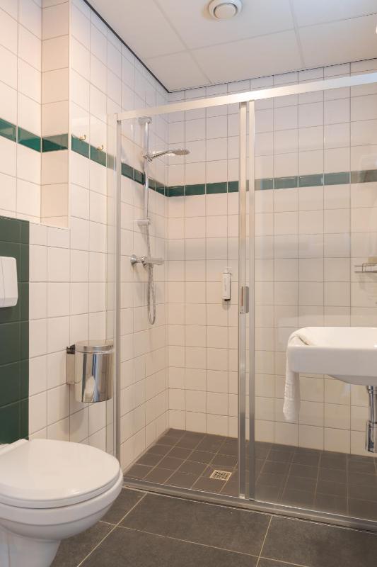 Standard Twin Room image 1