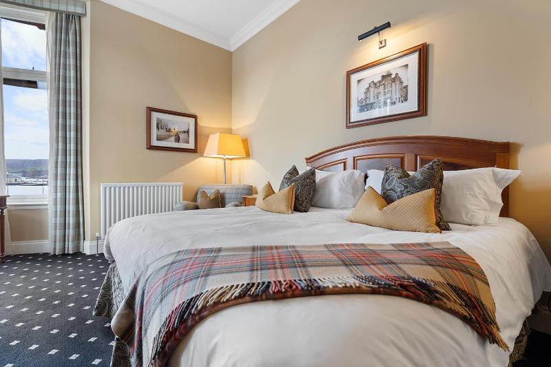 Superior King Room image 4