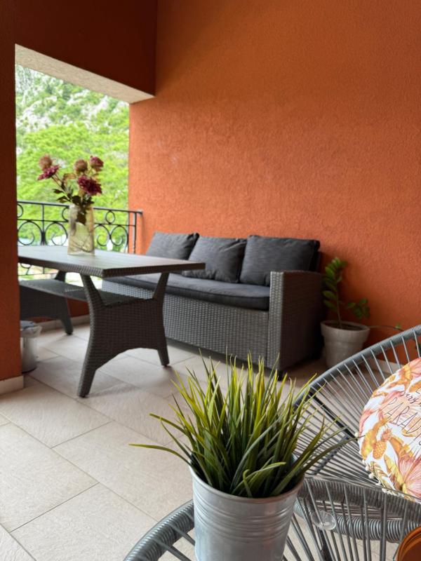 Apartment with Mountain View image 1