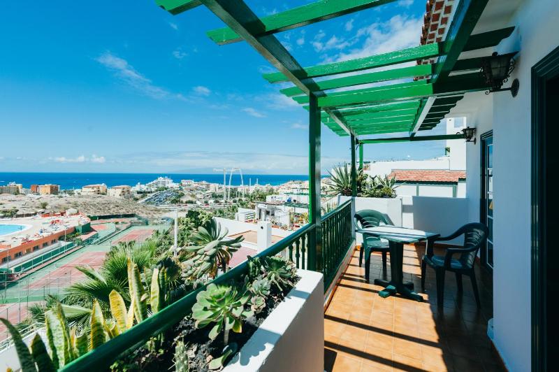 Superior One-Bedroom Apartment (1 - 3 Adults) image 2