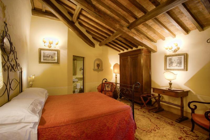 Superior Double Room image 3