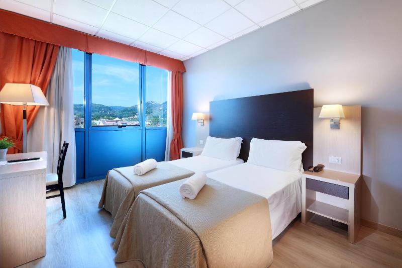 Standard Double or Twin Room image 1