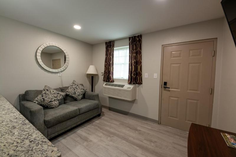 Double Room image 4