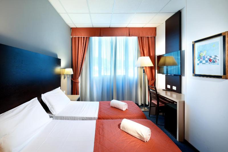 Economy Double or Twin Room image 3