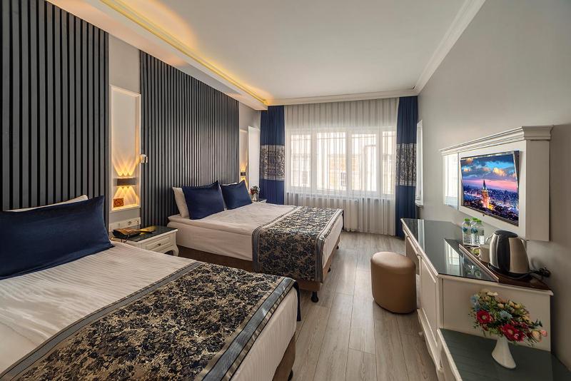 Standard Twin Room image 4