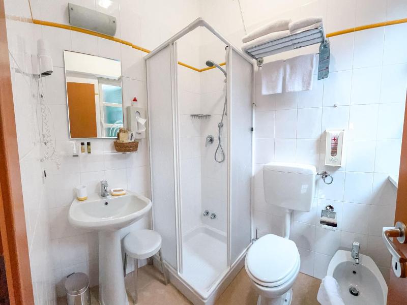 Quadruple Room image 4