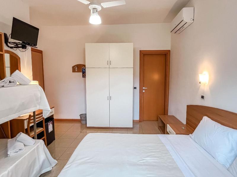 Quadruple Room image 3
