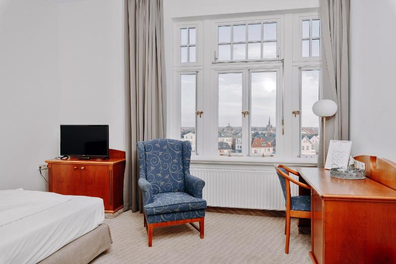 Large Single Room image 2