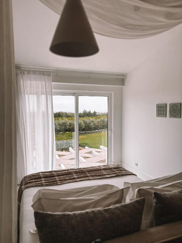 Deluxe Double Room with Sea View image 2