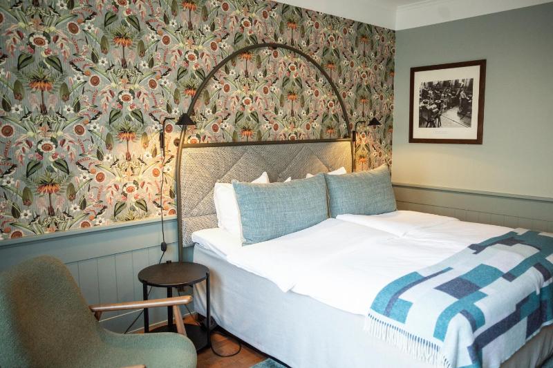 Standard Twin Room image 1