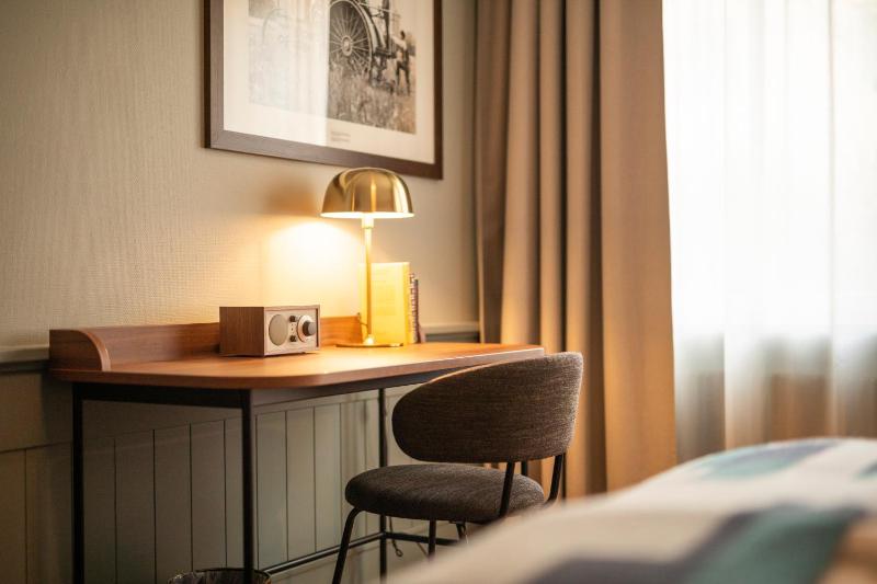 Standard Twin Room image 3