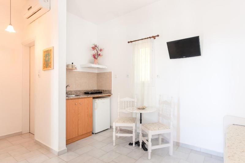 Apartment with Full or Side Sea View (2-4 Adults)  image 1