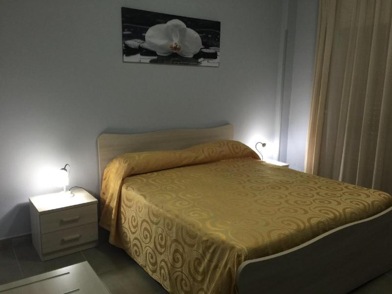 Double Room with Balcony image 2