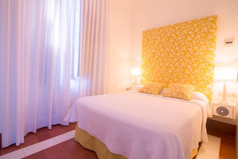 Double Room image 3