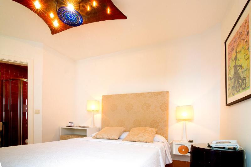 Economy Double Room image 1