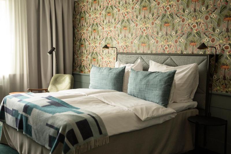 Superior Twin Room image 1