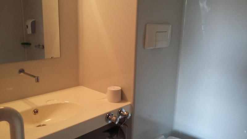 Single Room image 4