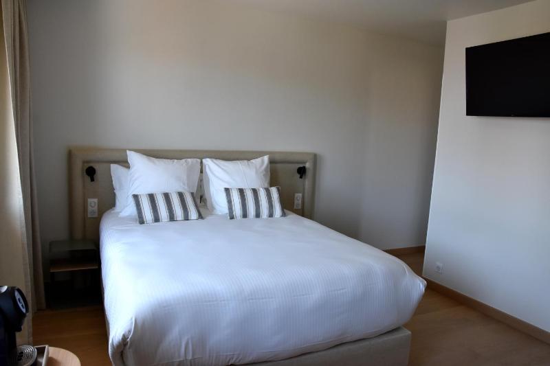 Quadruple Room with Sea View image 1