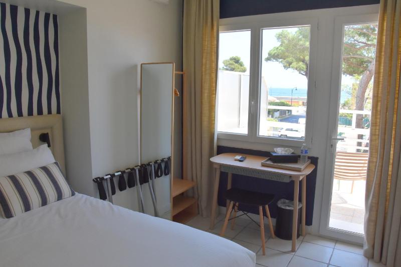Double Room with Sea View and Terrace image 1