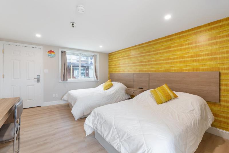 Double Room image 3