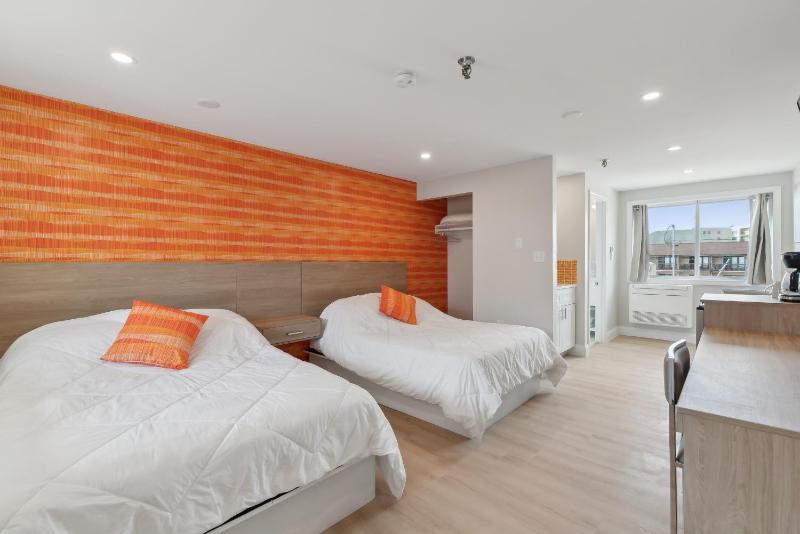 Standard Double Room image 3