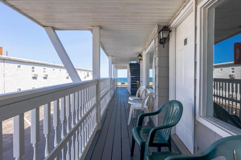 Oceanside King image 2