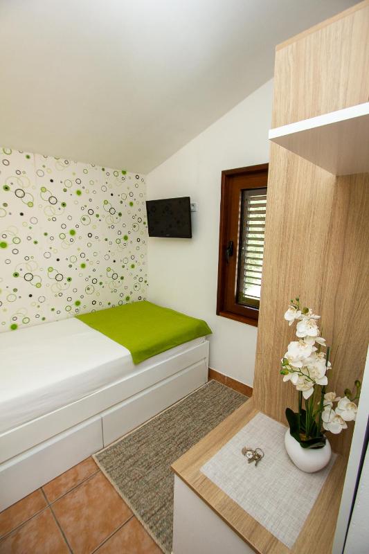 Single Room with Private Bathroom image 4