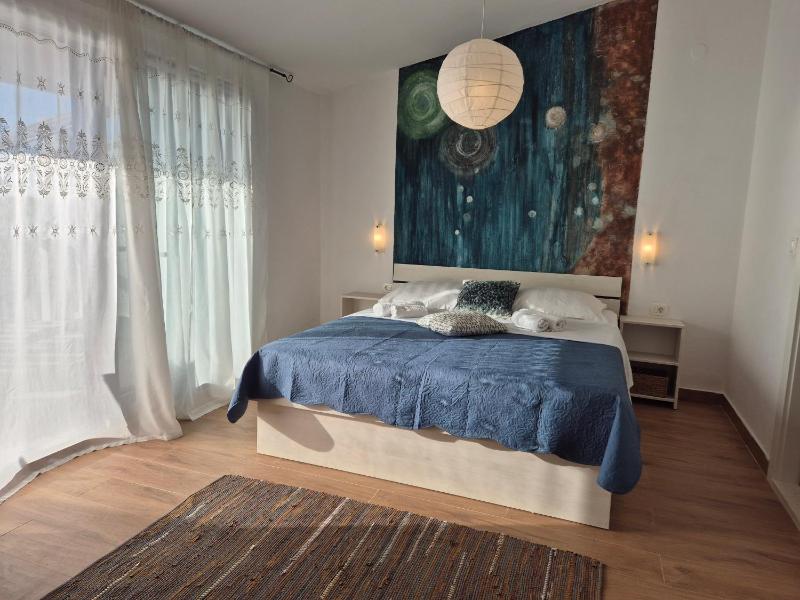 Studio Apartment with Sea View image 2