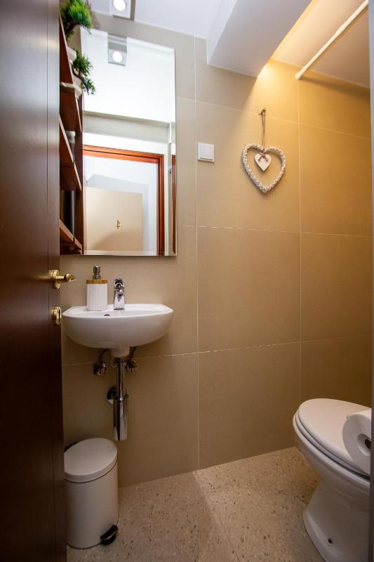 Single Room with Private Bathroom image 3