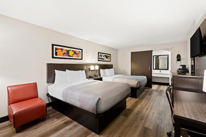 Quadruple Room image 2