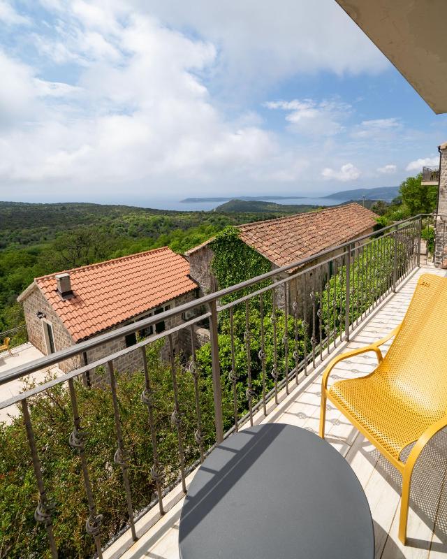 Superior One-Bedroom Apartment with Balcony image 3