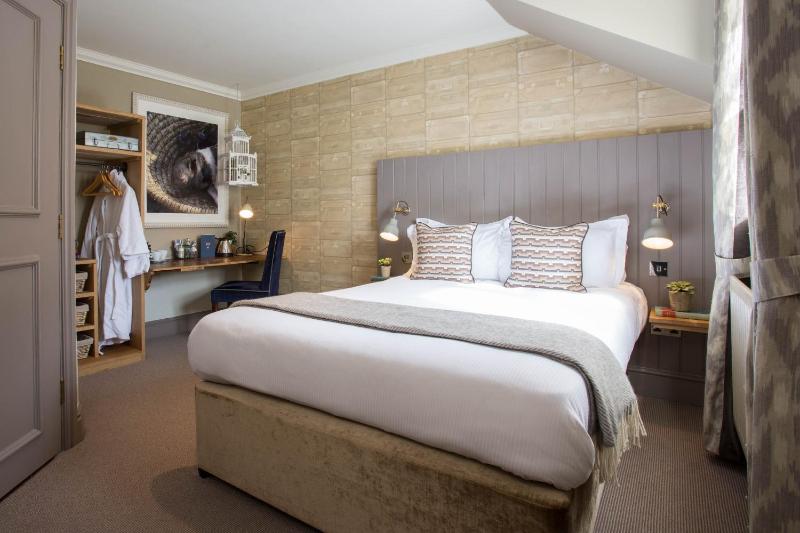 Deluxe Double Room image 1