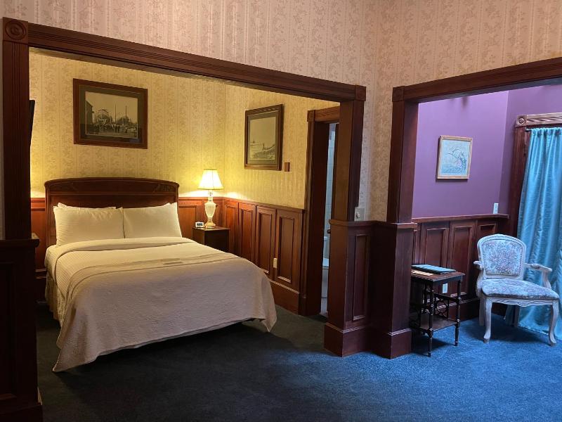 Standard Double Room image 2