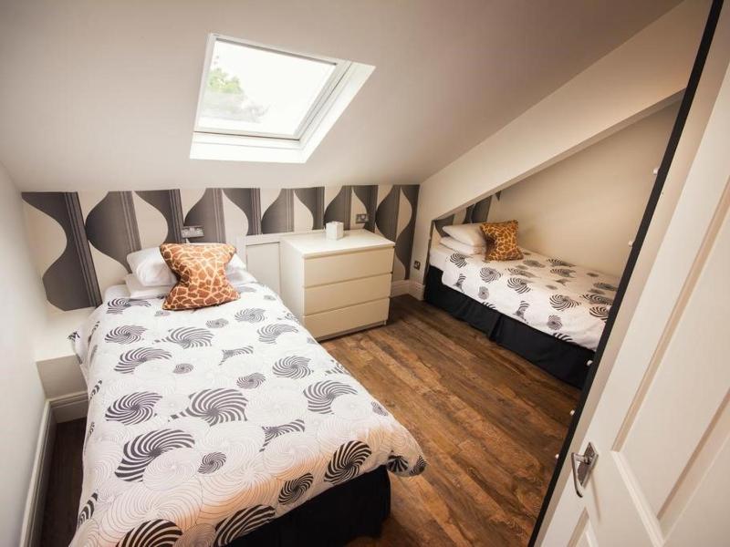 Deluxe Two-Bedroom Apartment with Garden View image 4