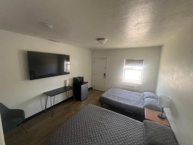 Double Room image 4