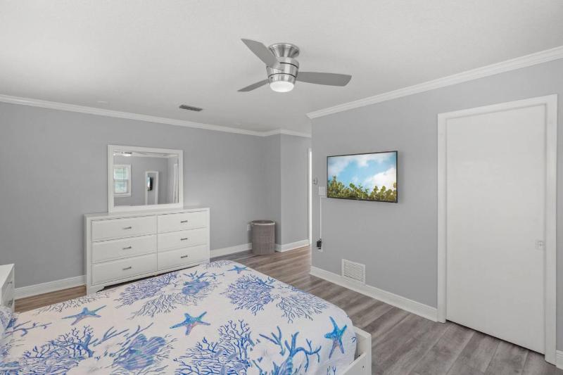 Silver Palm Retreat - image 40