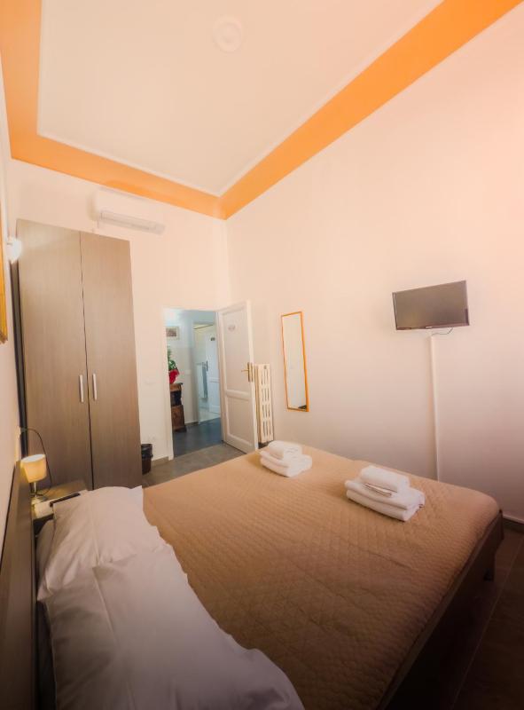 Small Double Room with Private External Bathroom image 1