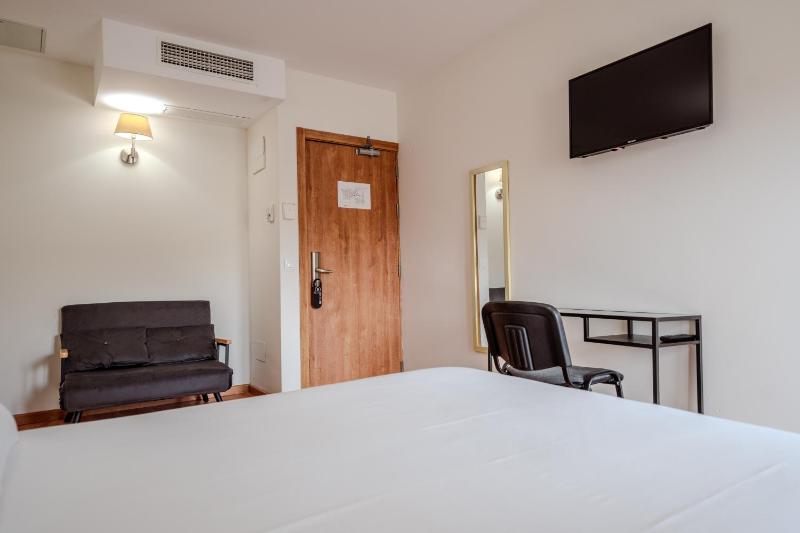 Large Double Room image 2