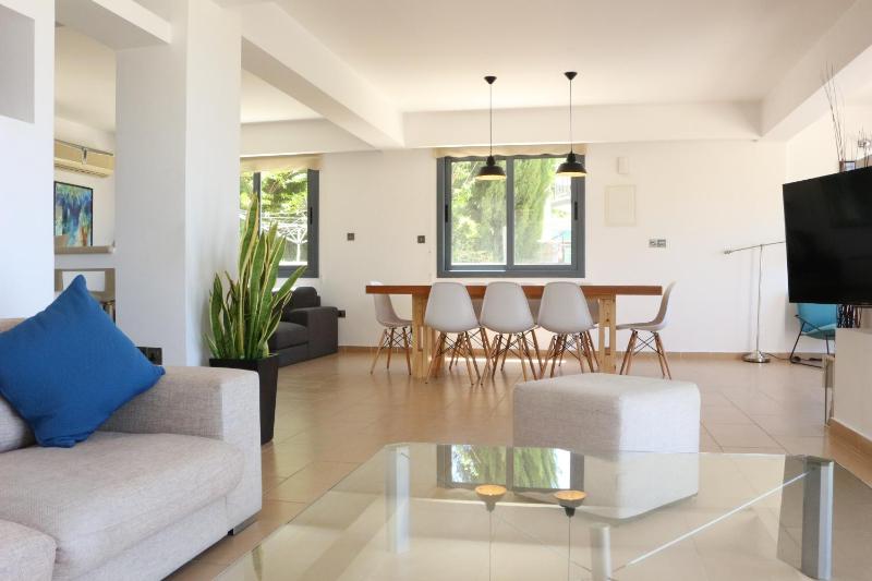Luxury Three-Bedroom Villa with Private Pool  image 1