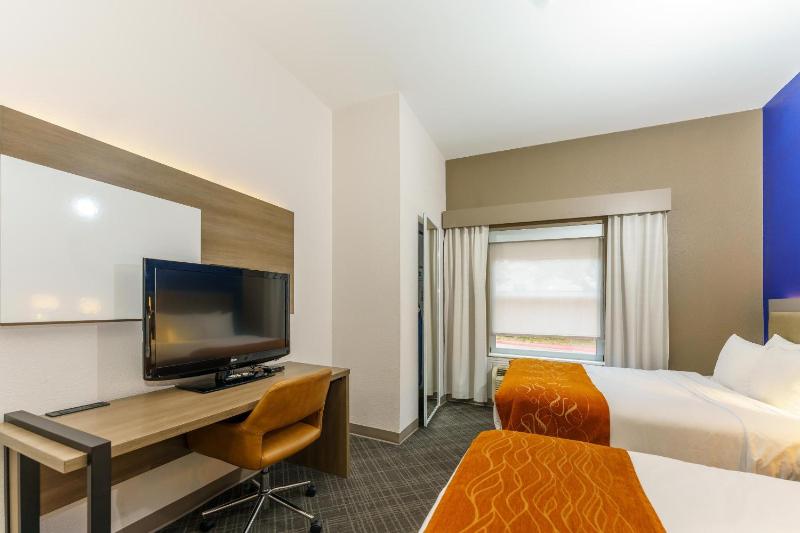Queen Suite with Two Queen Beds - Non-Smoking image 3
