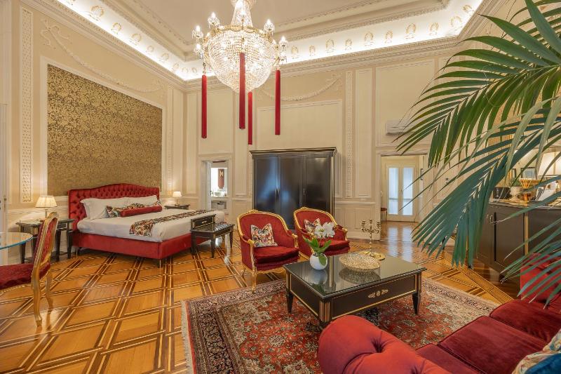 Royal Suite image 4