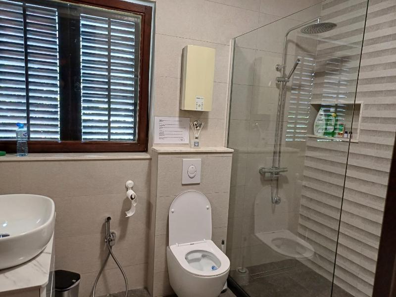 Standard Double Room with Shared Bathroom image 3