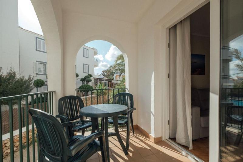 One-Bedroom Apartment image 4