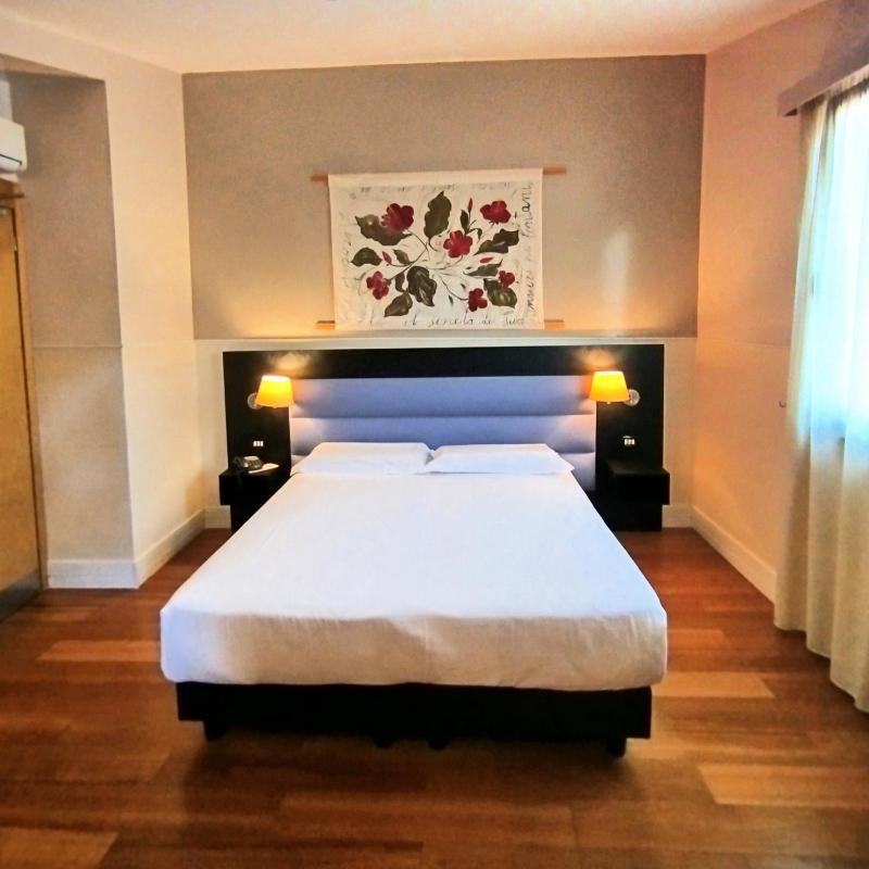 Deluxe Double Room with Spa Bath  image 2