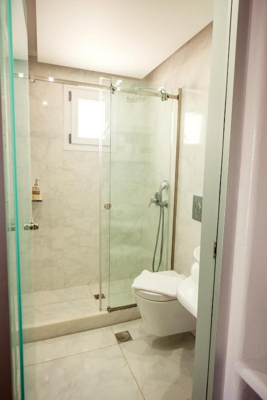 Economy Double or Twin Room image 3