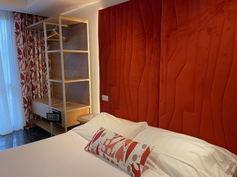 Double Room image 3
