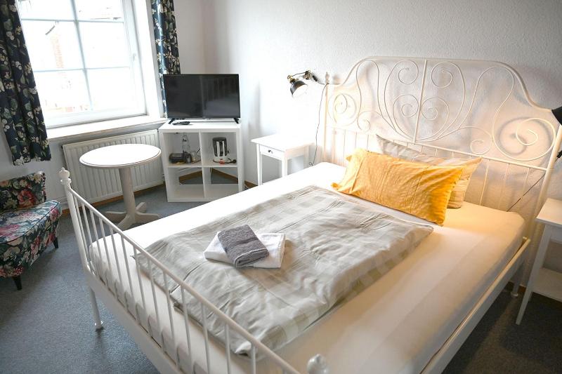 Single Room image 3