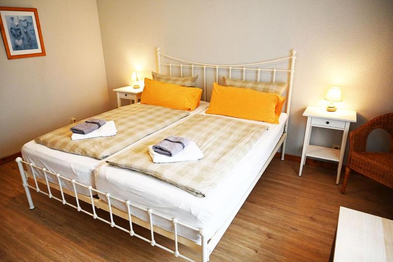 Double Room image 3