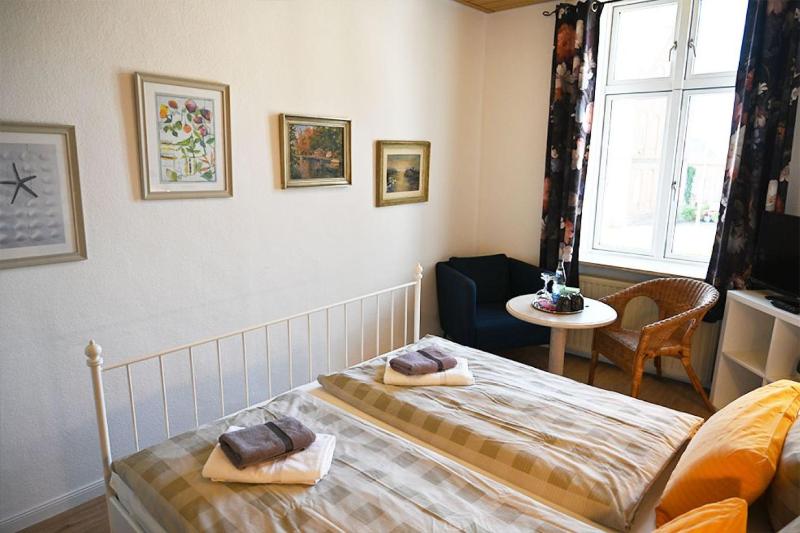 Budget Double Room image 4
