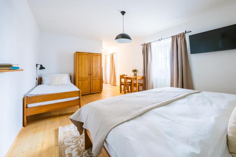 Triple Room with Private Bathroom image 4